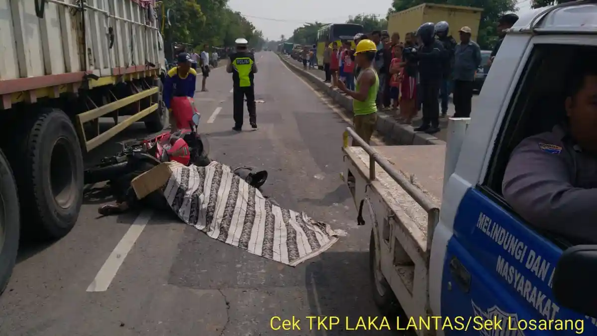 Pengemudi Motor Ninja Tewas Terlindas Truk Tronton, Sopir Truk Langsung Kabur