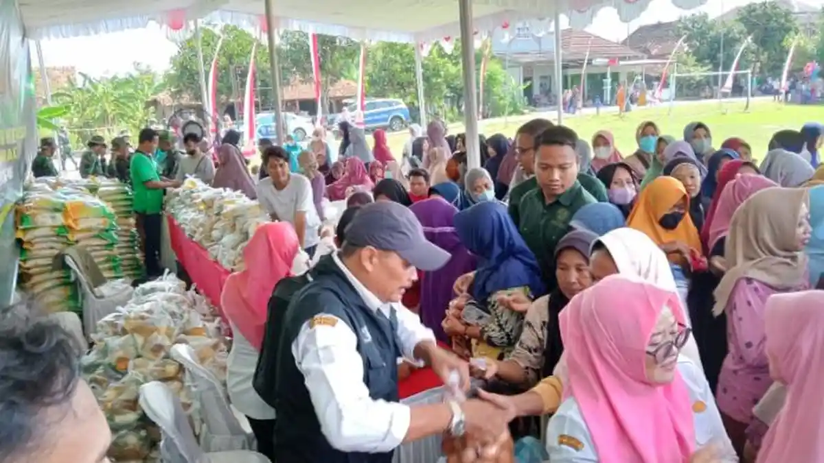 Ratusan warga serbu Pasar murah penutupan TMMD reguler ke-119 Kodim 0725/Sragen