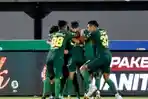 pemain-persebaya-surabaya-melakukan-selebrasi-lawan-arema-fc.jpg