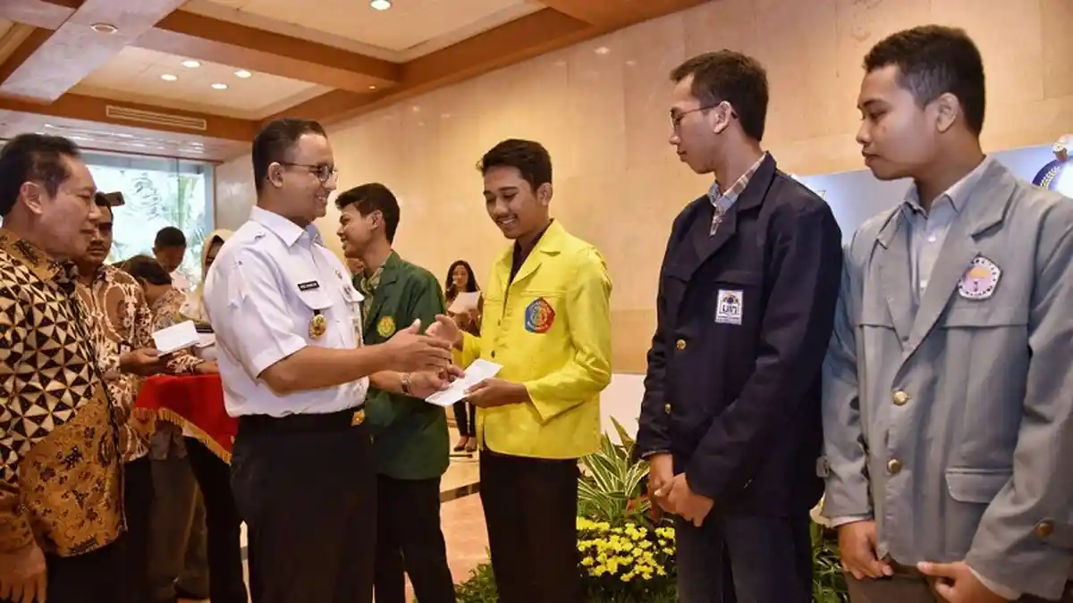 Beri Beasiswa, Anies Ingatkan Tanggungjawab Moral