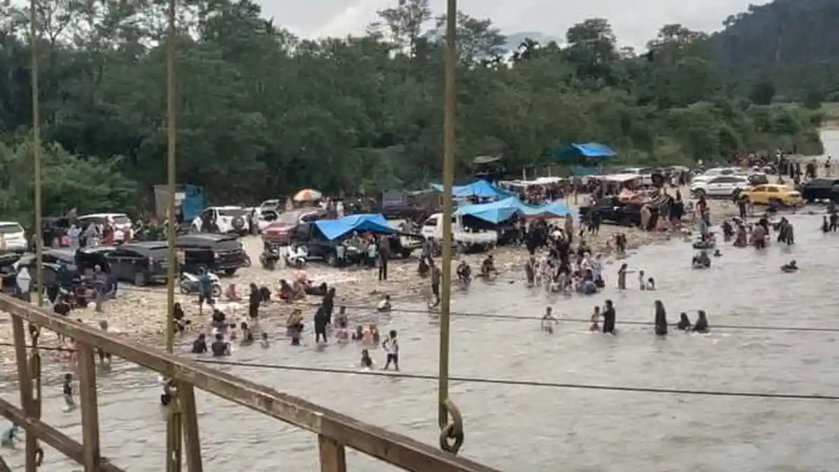 Libur Lebaran, Pengunjung Padati Objek Wisata Sungai Lokop - Halaman 2 ...