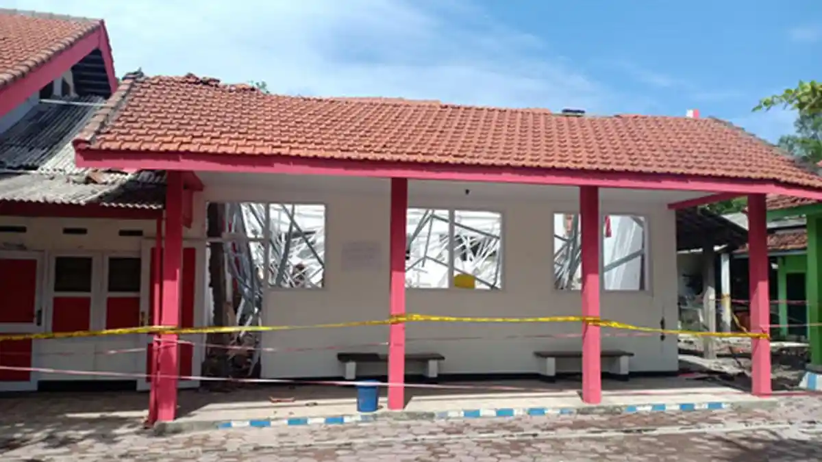 Baru Dibangun, Ruang Kelas SDN Keting 02 Kabupaten Jember Mendadak Ambruk