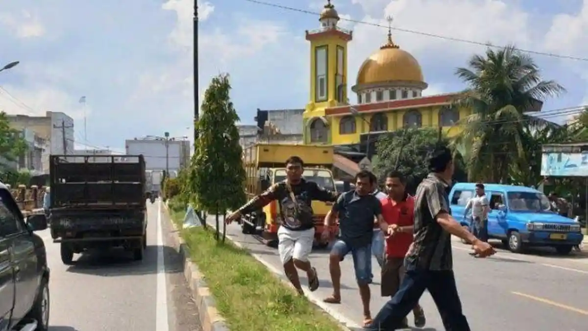 Lapas Narkotika Langkat Sumut Rusuh. Napi Bakar Gedung dan Kendaraan, 500-an Napi Kabur, 