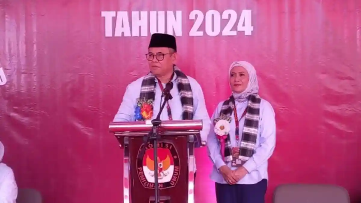 Yusran Fahim-Wa Ode Hamsinah Bolu Jadi Pasangan Terakhir Daftar Pilkada Baubau 2024 Hari Pertama