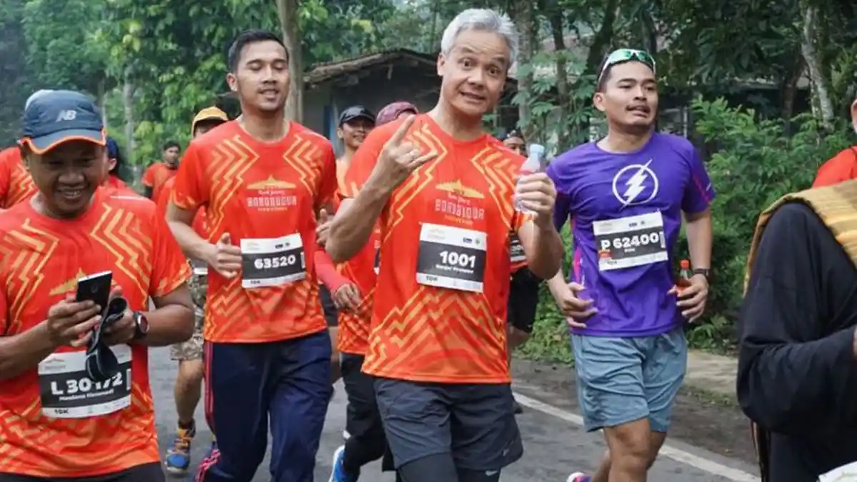 Gubernur Jateng Ternyata Ikut Borobudur Marathon 2017. Ganjar Pranowo: 10 K Kuat Lah!