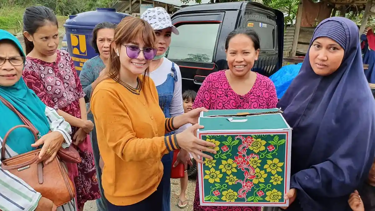 Ghea Michieo Berbagi Kasih Bersama Korban Banjir dan Anak Yatim