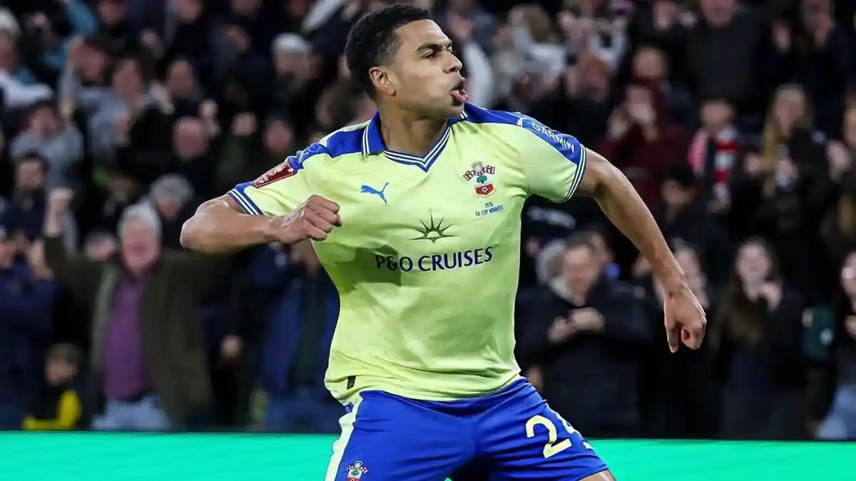 Profil Shea Charles: Manchester United Potensi Bajak Gelandang Ekonomis Efek Spygate Southampton