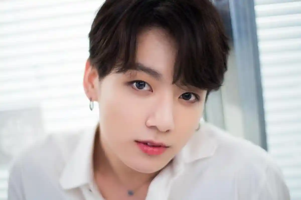 Jungkook BTS Alami Insiden Menyakitkan saat di Panggung, ARMY Khawatir