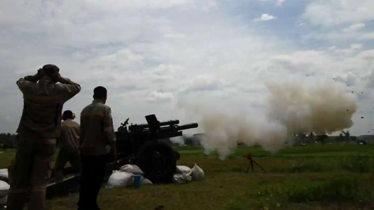Blar! Amunisi 105 Milimeter Pindad Hajar Desa Pandanwangi Lumajang