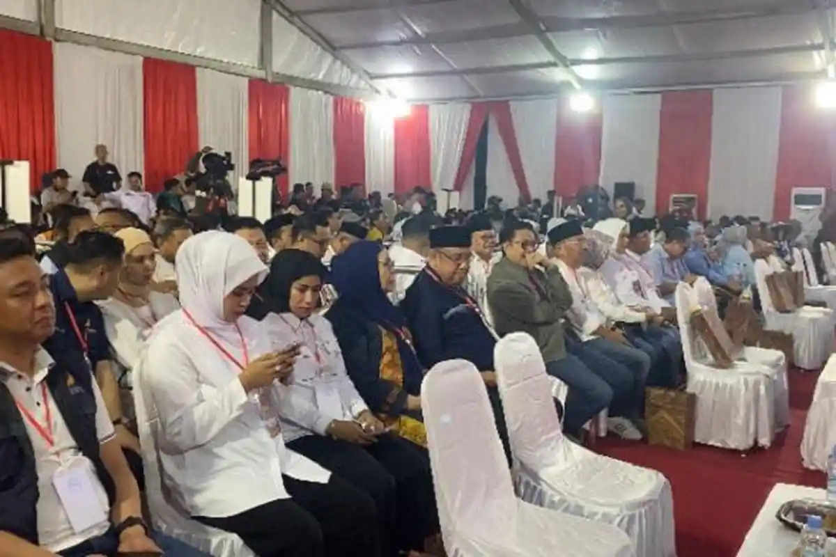 Momen Nur Alam dan Asrun Duduk Berdampingan Saat Pengundian Nomor Urut Paslon Pilkada Kendari