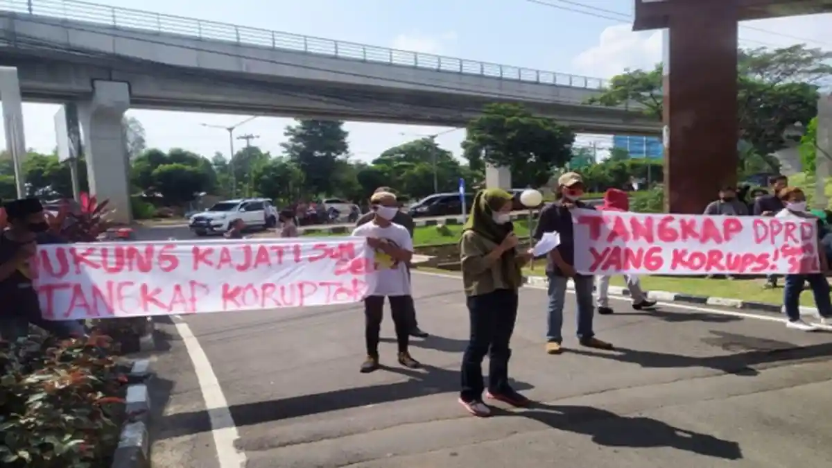 Massa CIC Sumsel Minta Kejati Usut Dugaan Korupsi Masjid Sriwijaya Mengalir ke Anggota DPRD