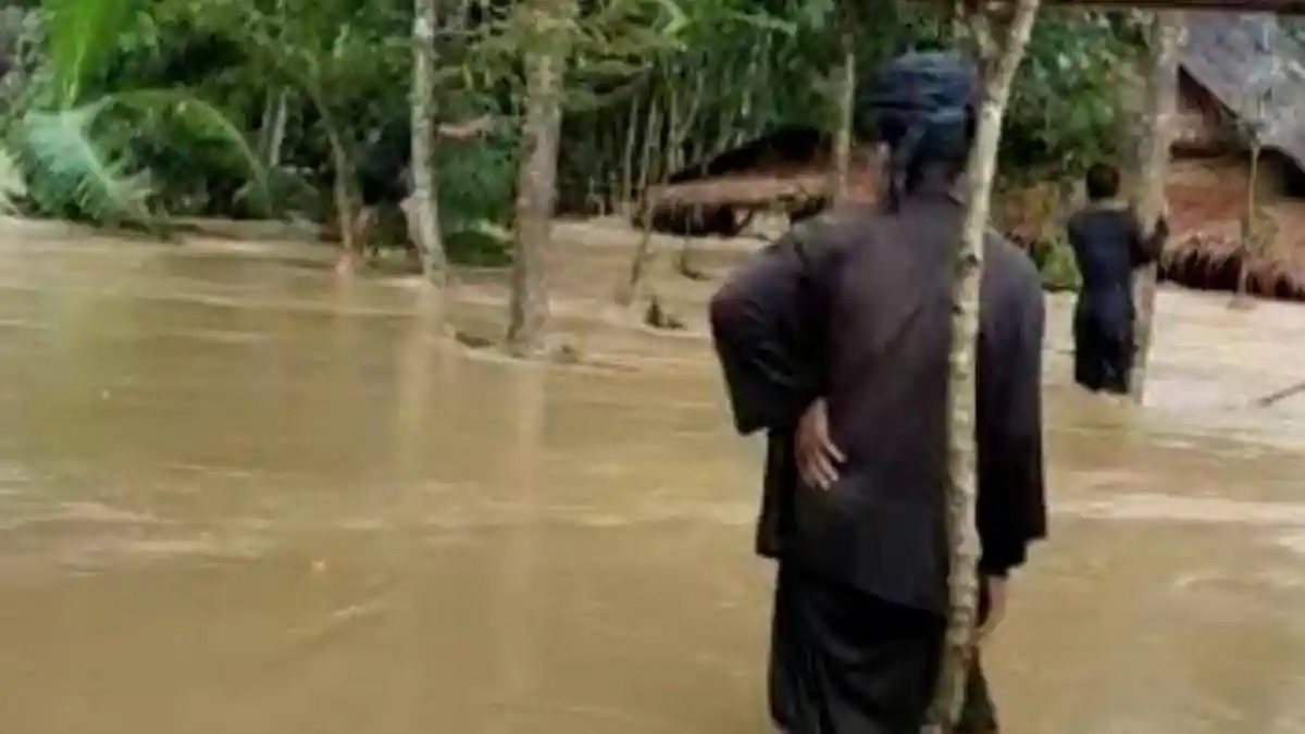 Perkampungan Warga Baduy di Lebak Kebanjiran, Air Bercampur Lumpur Setinggi Paha
