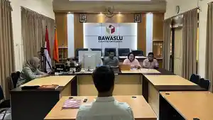 Pimpinan-Bawaslu-Kabupaten-Karanganyar-melakukan-klarifikasi-atas-dugaan-netralitas.jpg