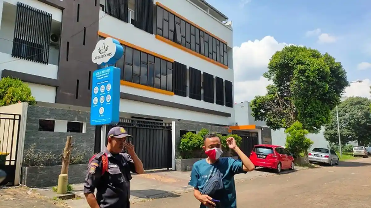 Muda-mudi Berdatangan Naik Motor ke Hotel Parkir Meluber ke Jalan, Warga Anggrek Loka BSD Resah