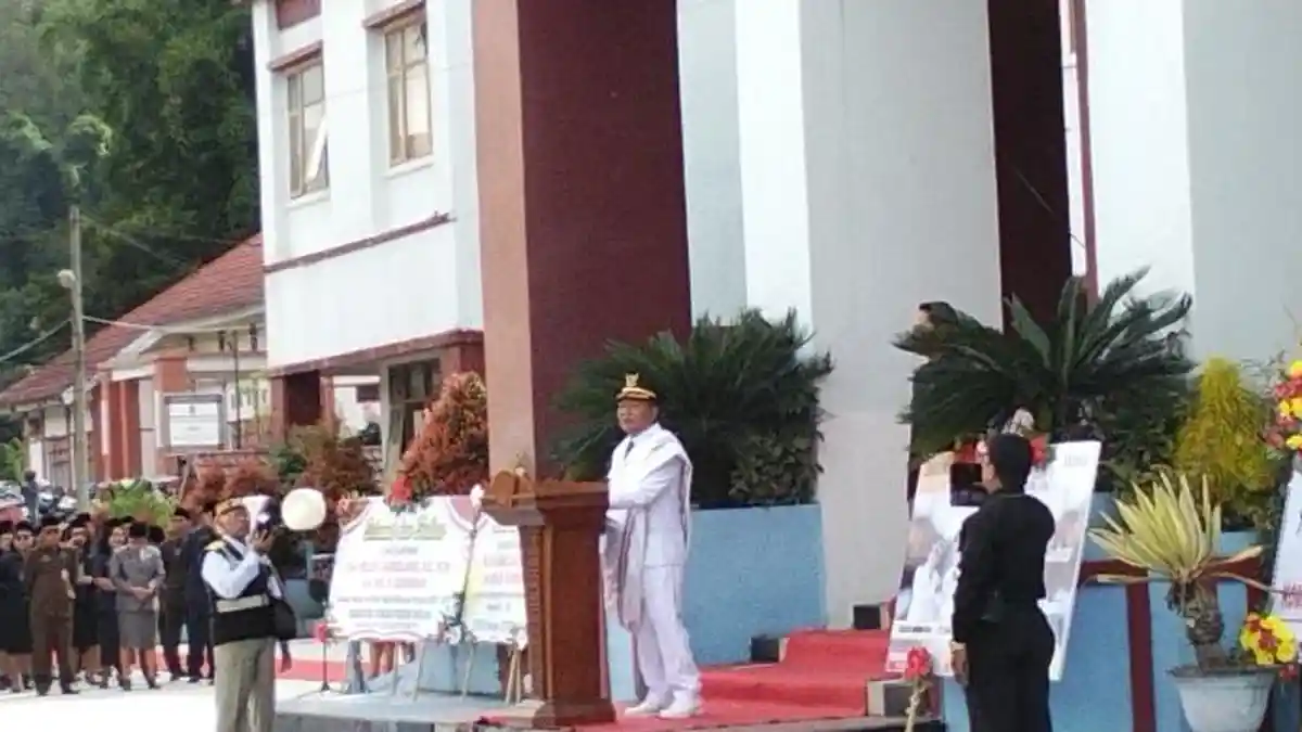 Perdana Pimpin Apel, Ini Pesan Bupati Mamasa Welem Sambolangi Kepada ASN