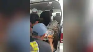 Jenazah-I-Mase-Jemaah-Calon-Haji-Tanah-Bumbu-saat-dibawa-pulang-ke-rumah-duka.jpg