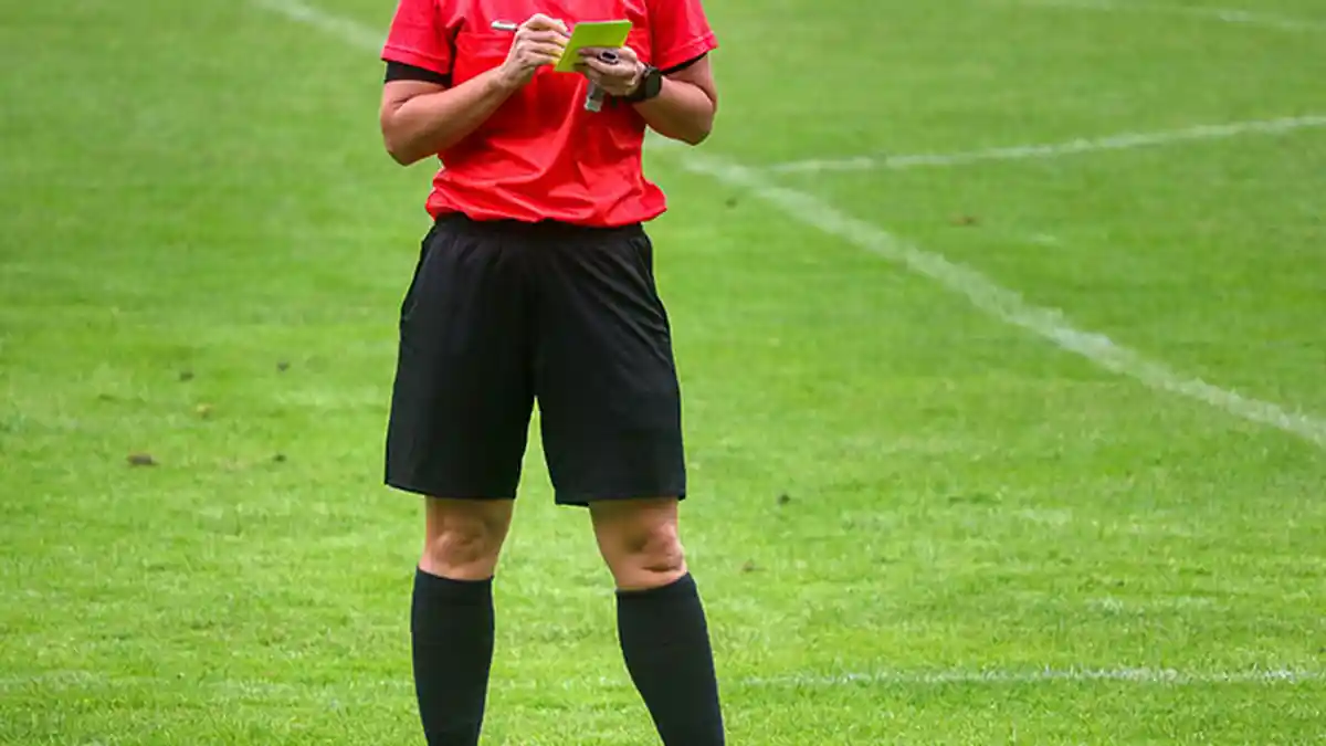 Tak Pernah Dibikin Wasit Lain di Dunia, Pria ini buat Rekor Sendiri, Tapi Malah jadi Kontroversi