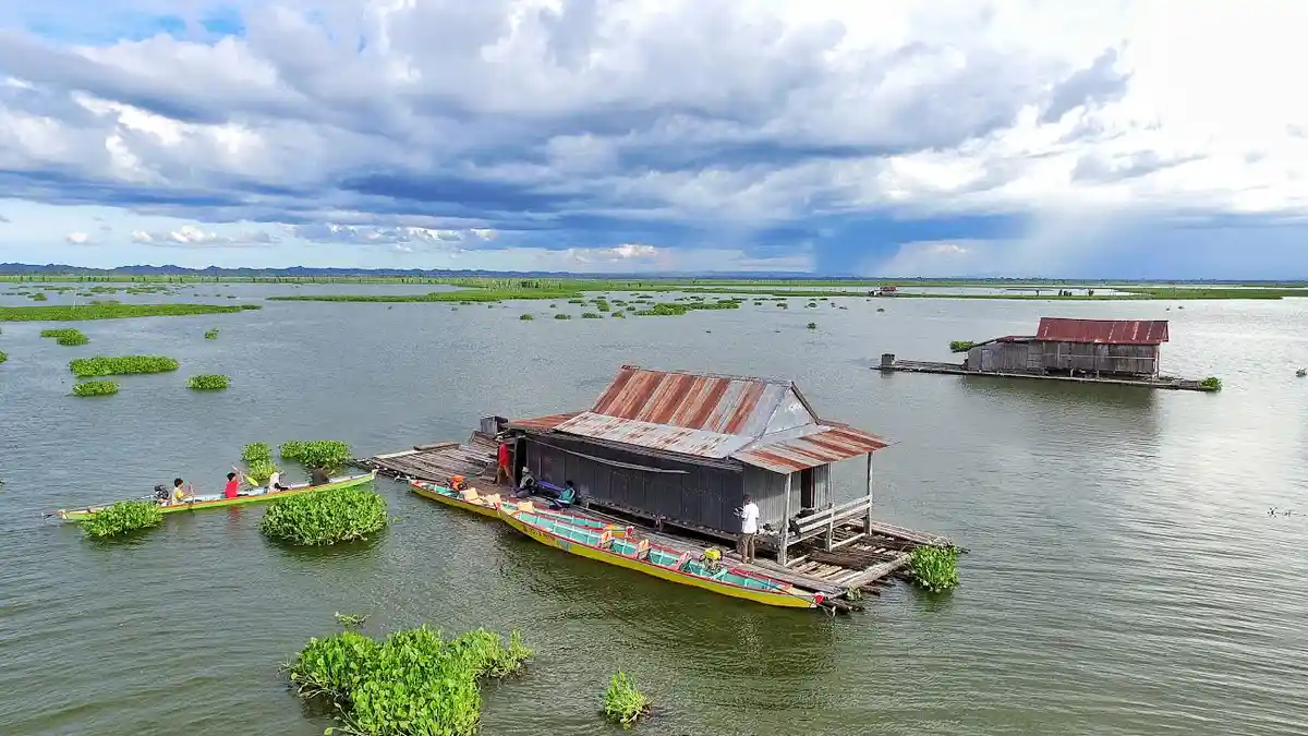 FOTO-FOTO: Pernah ke Danau Tempe Wajo? Begini Keindahannya - di-danau-tempe-kecamatan_20160416_223713.jpg