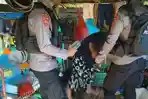Razia Ramadan di Desa Nunu Taliabu, Polisi Sita Puluhan Botol Cap Tikus