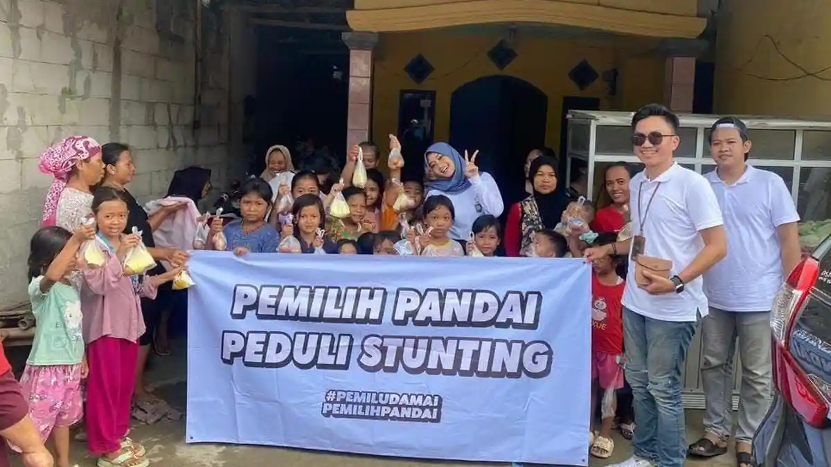 Cegah Stunting, Komunitas Pemuda di Banten Inisiatif Bagikan 1.200 Telur Ayam kepada Warga Serang