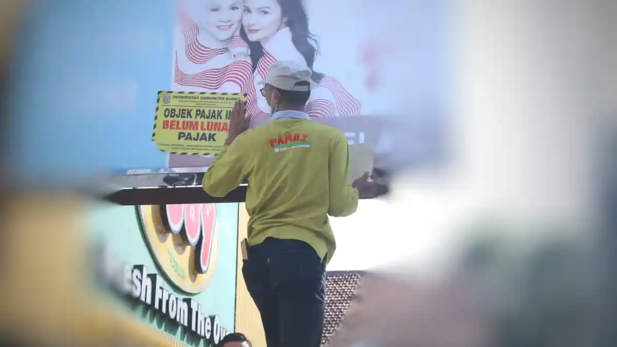 BPPKAD Kudus Tertibkan Reklame yang Tidak Membayar Pajak