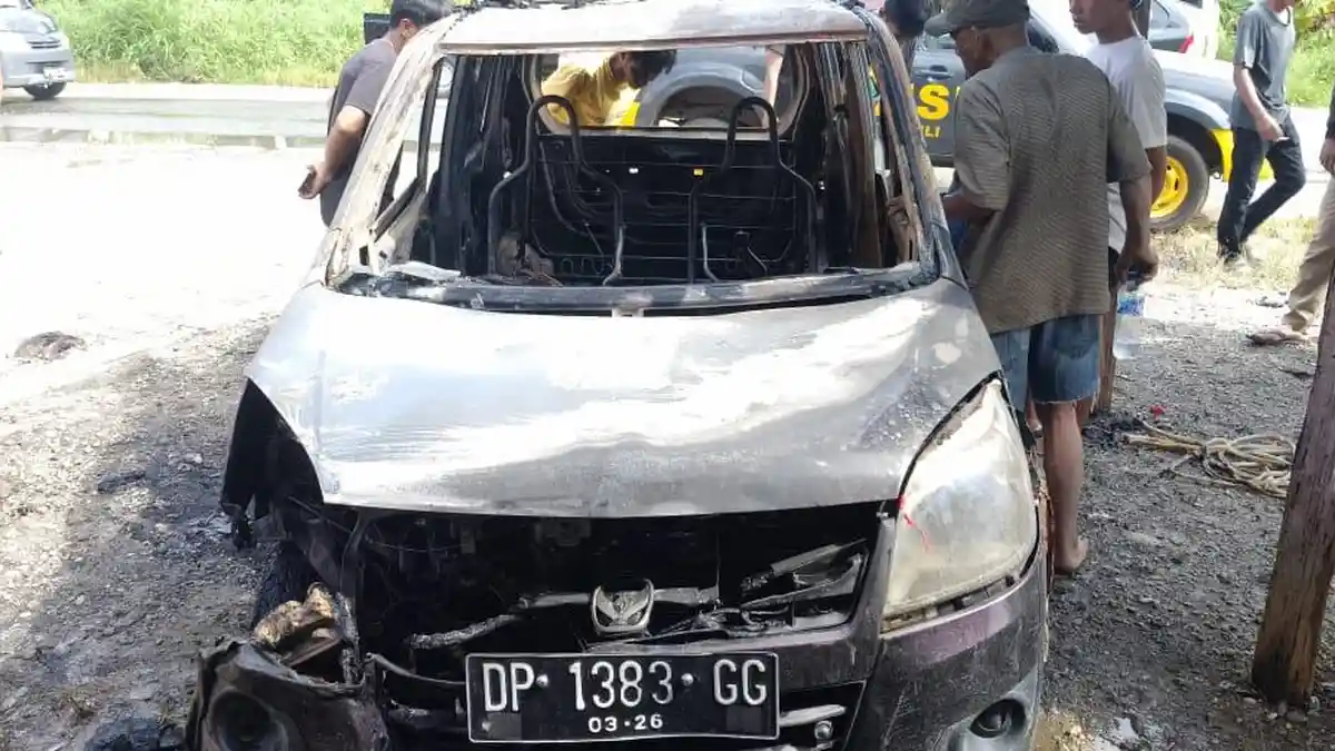 Mobil Karimun Terbakar Dekat SPBU Ussu Luwu Timur, Tak Ada Korban Jiwa