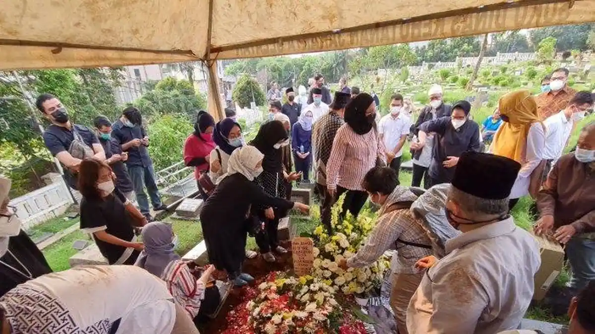Rektor Itera Ofyar Zainuddin Tamin Dimakamkan TPU Jeruk Purut, Jaksel