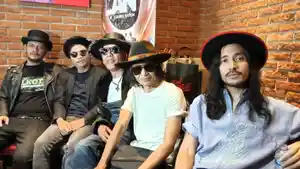 Loh-Kok-Tum-Band.jpg
