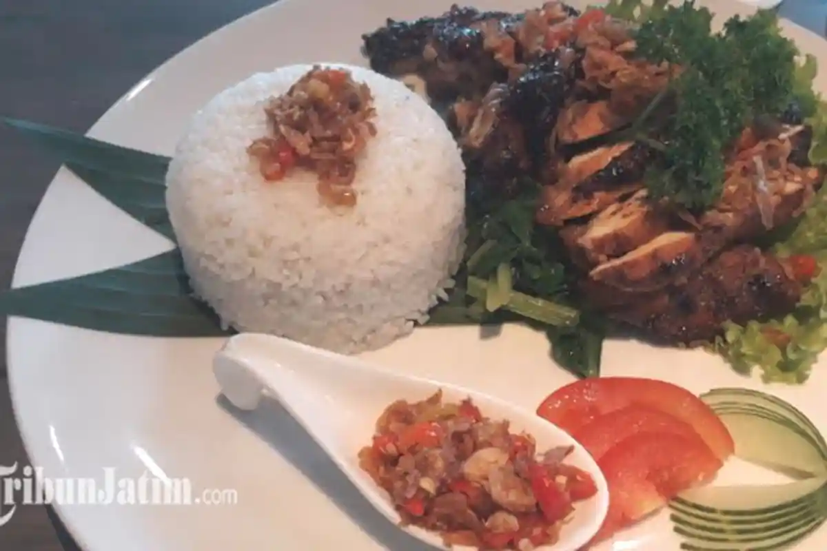 Nikmati Ayam Bakar Tanpa Tulang Dipadu Pedasnya Sambal Bali Hanya Rp 65 Ribu
