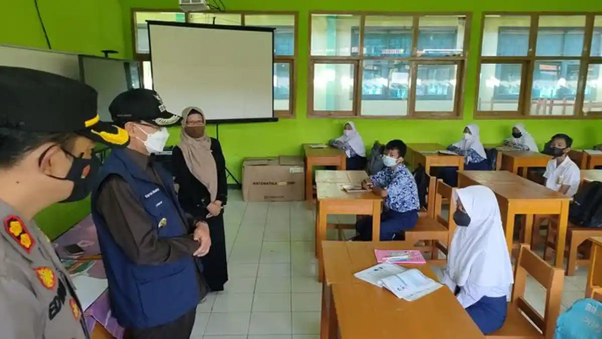 Belajar Tatap Muka di Majalengka Dimulai, Bupati Majalengka Tinjau Langsung