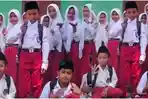 Kisah Haru Fendi Bisa Sekolah Lagi setelah Berhenti 3 Tahun Demi Rawat Ibu Sakit Lumpuh dan Buta