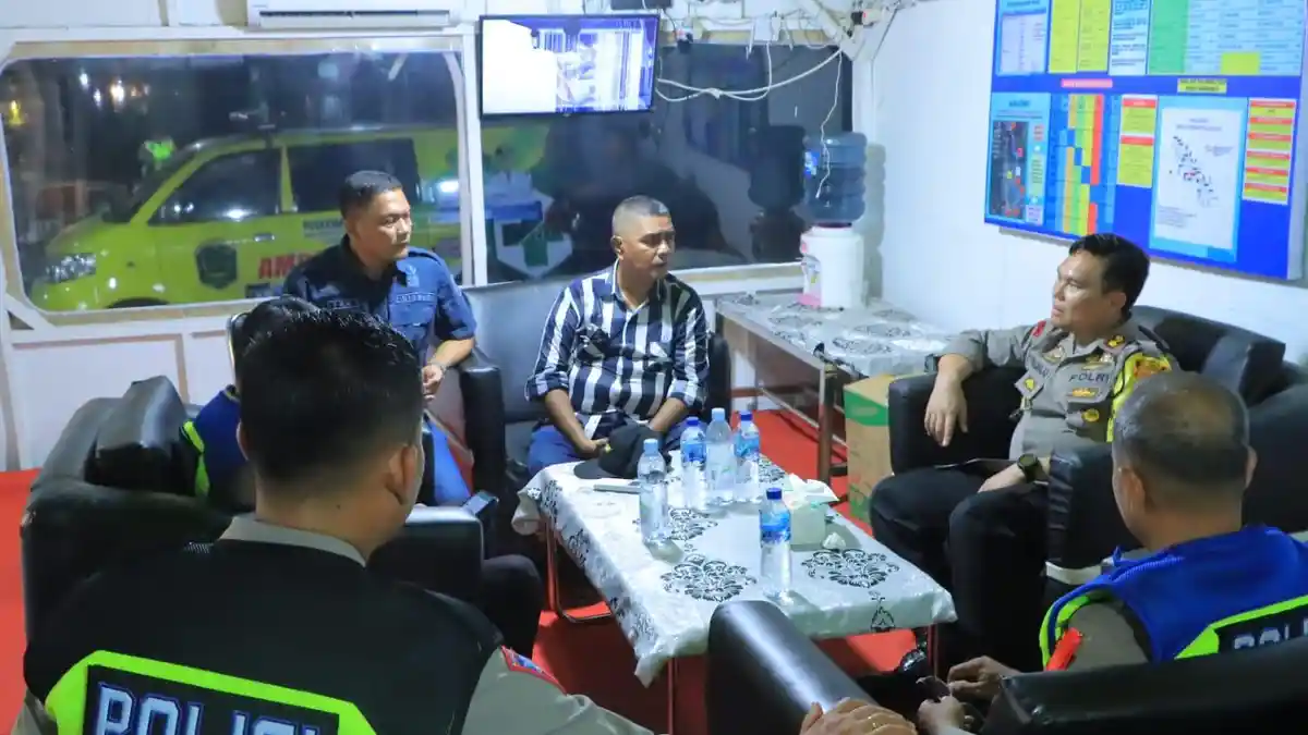Malam Hari, Pastikan Kenyamanan dan Keamanan Pemudik, Kapolres Labuhan Batu Datangi Pos OPS Ketupat
