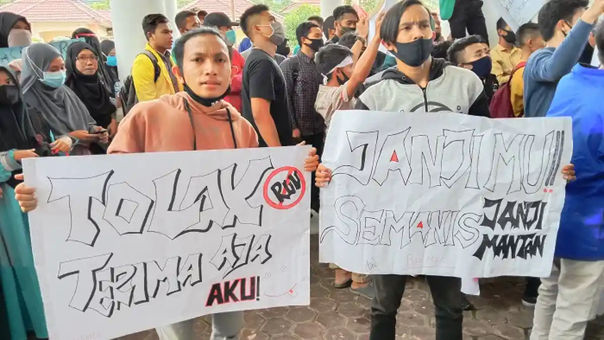 Pimpinan dan Anggota DPRK Aceh Selatan Teken Petisi Tolak UU Cipta Kerja
