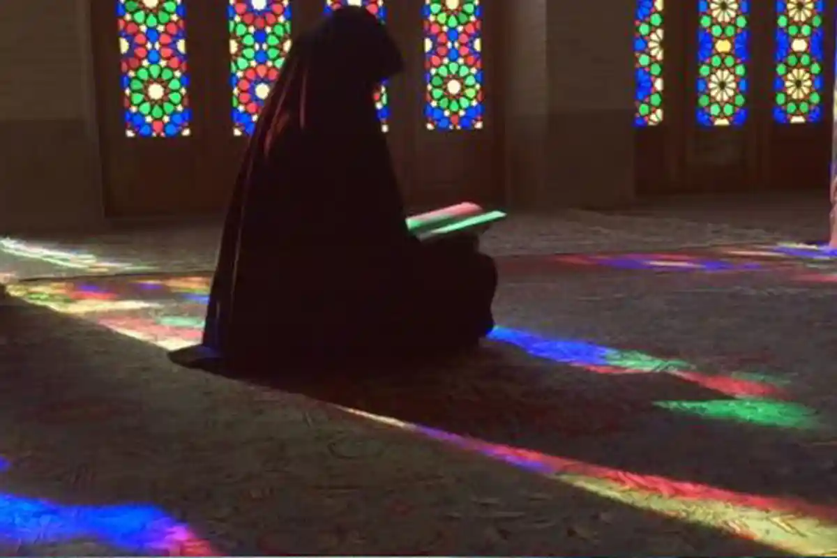 Bolehkah Muslimah Melakukan I'tikaf? Simak Penjelasannya