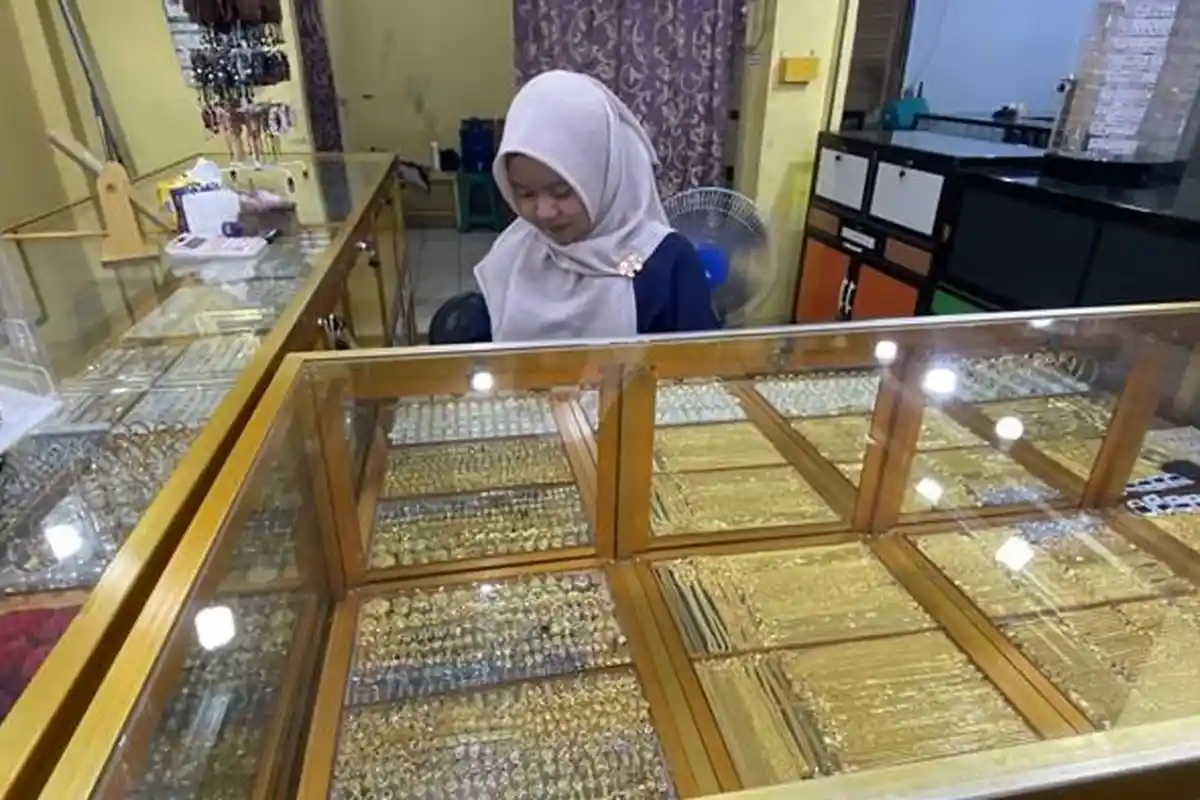 Harga Emas Hari Ini Selasa 18 November 2025 di Palangka Raya Naik Tipis untuk Galeri 24  dan UBS