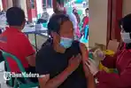 masyarakat-pamekasan-madura-melakukan-vaksin-di-gerai-vaksin-presisi-polres-pamekasan.jpg