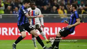 Alessandro-Bastoni-dan-Hakan-Calhanoglu-vs-Dembele-di-Liga-Champions-Inter-Milan-vs-Barcelona.jpg