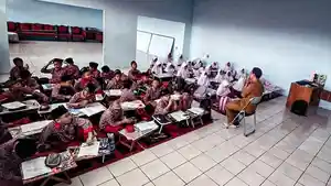 20-Soal-dan-Kunci-Jawaban-Bahasa-Jawa-Kelas-1-Semester-1-Tembang-Dolanan-Kang-Ngenalake-Bab-Dolanan.jpg