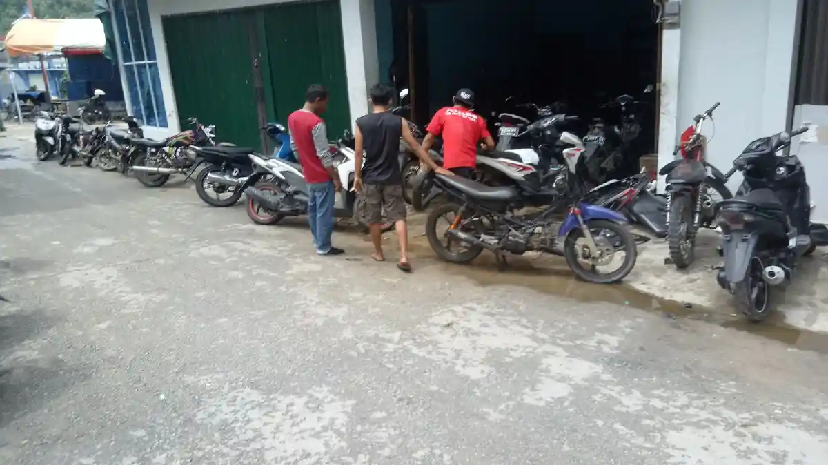 Banjir di Anambas! Bengkel Motor Ketiban Rezeki! Kami Sampai Lembur Bang!