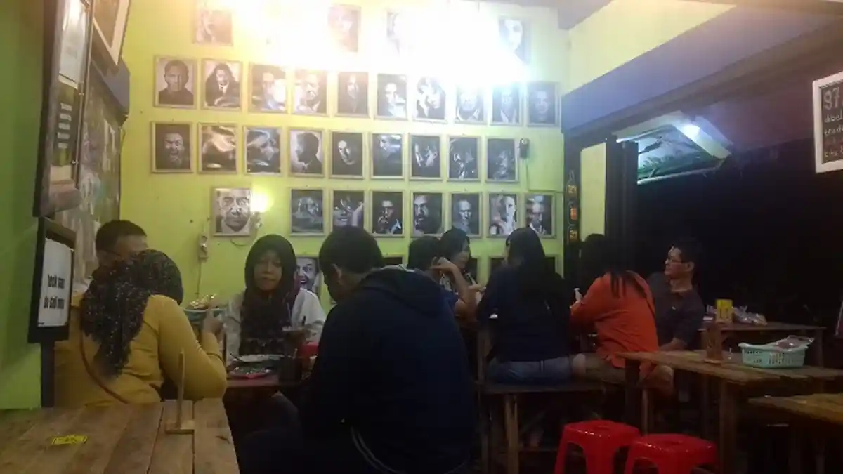 Cafe Gulo Jowo Ini Cafenya Anak Muda Tapi Andalkan Menu-menu Jadul