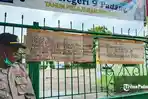 petugas-dari-polsek-pauh-saat-berada-di-gerbang-sekolah.jpg