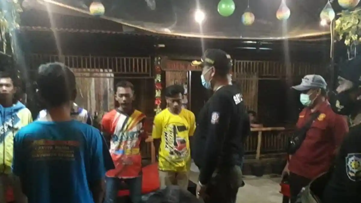 Oknum Guru SD Berstatus PNS Buka Karaoke dan Jual Miras, Kena Razia Satpol PP Sumedang