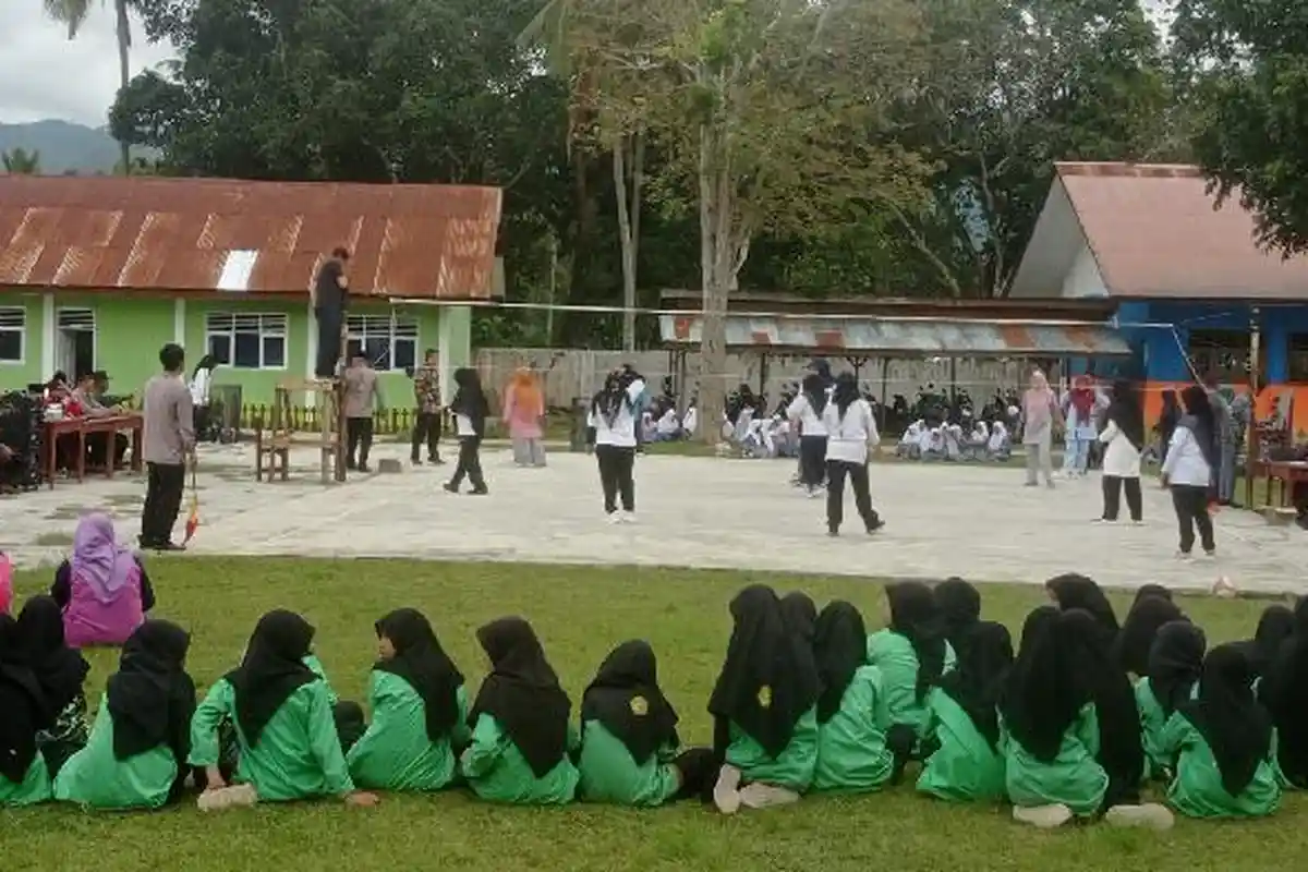 Dalam Rangka Meriahkan HAB, Kakankemenag Gayo Lues Buka Turnamen Bola Voli Karyawati