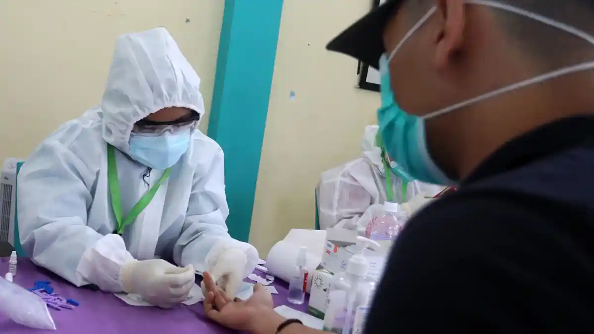 Ini Perbedaan Rapid Test Antigen dengan Rapid Antibodi dan PCR