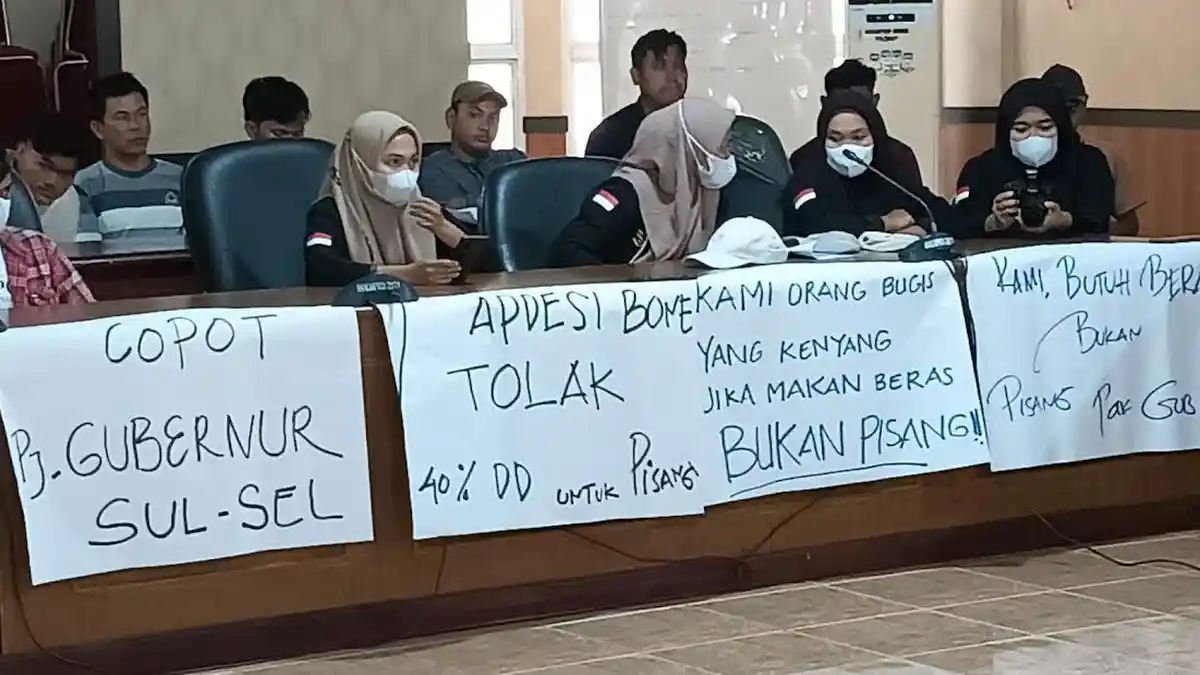 Kepala Desa di Bone 'Tuntut' Pj Gubernur Sulsel Dicopot: Masih Banyak Prioritas daripada Pisang