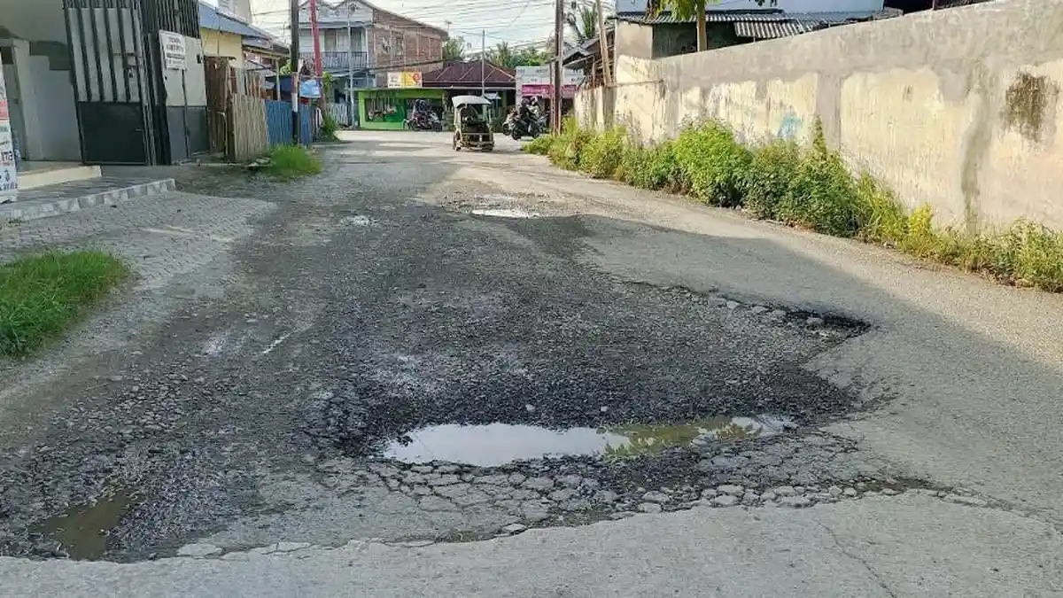 Tiap Tahun Makan Korban, Warga Keluhkan Kondisi Jalan di Kelurahan Wongkaditi yang Rusak