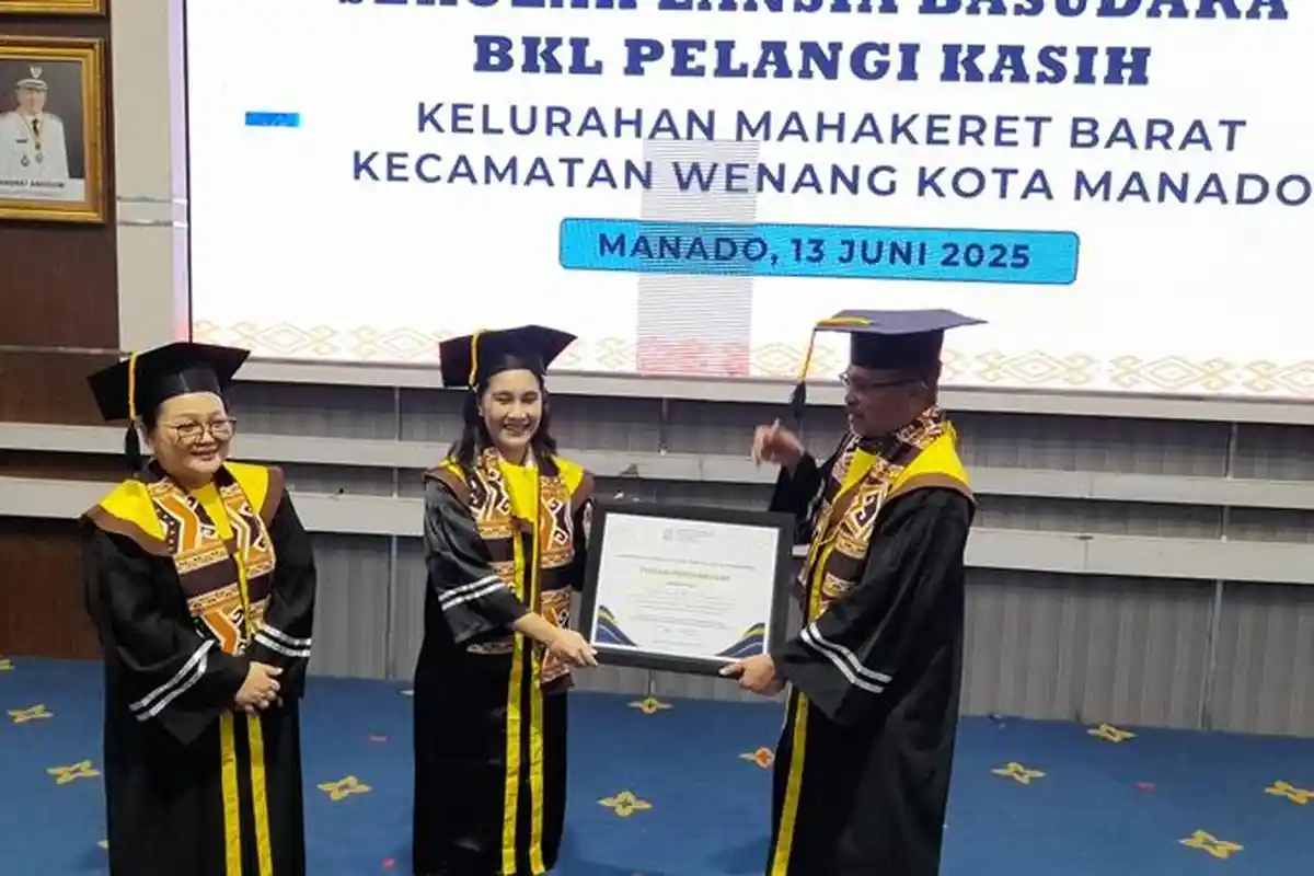 Richard Sualang Dampingi Wamen Isyana Dalam Wisuda Lansia di Manado