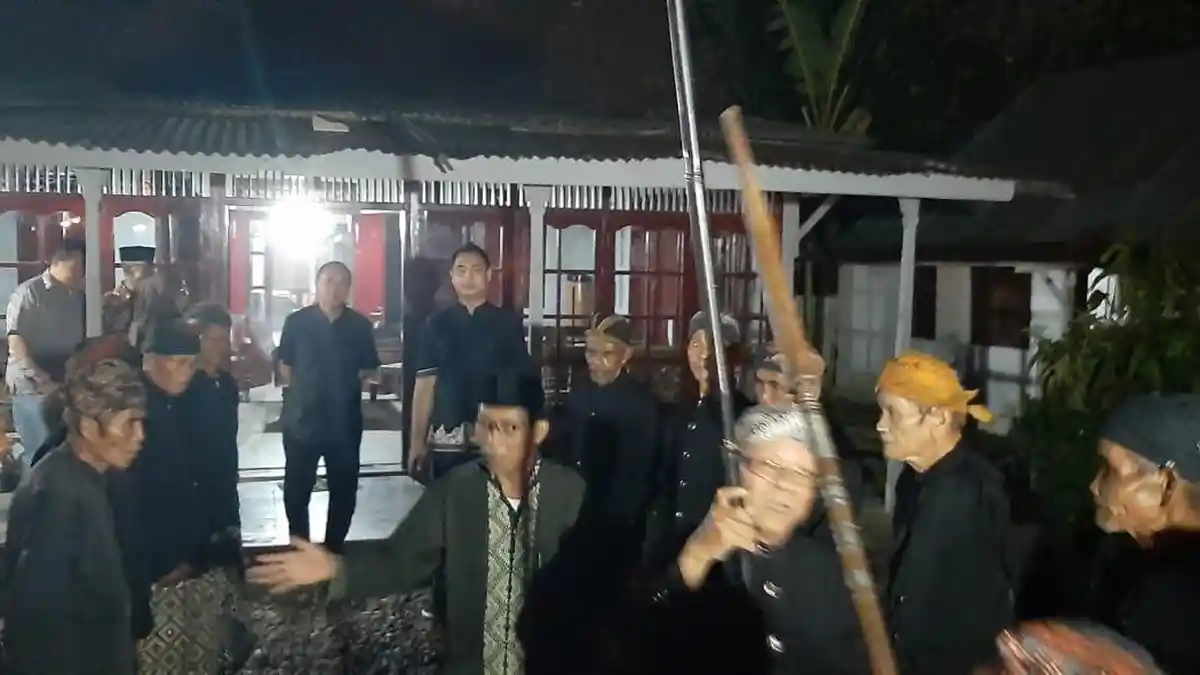 Penganut Ajaran Grumbul Kalitanjung di Banyumas Berlebaran Hari Ini