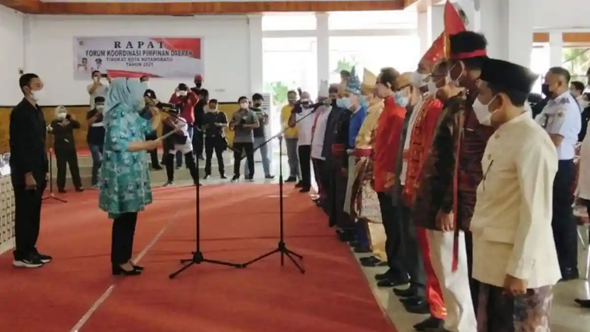 Wali Kota Tatong Bara Lantik Pengurus FPK Kota Kotamobagu