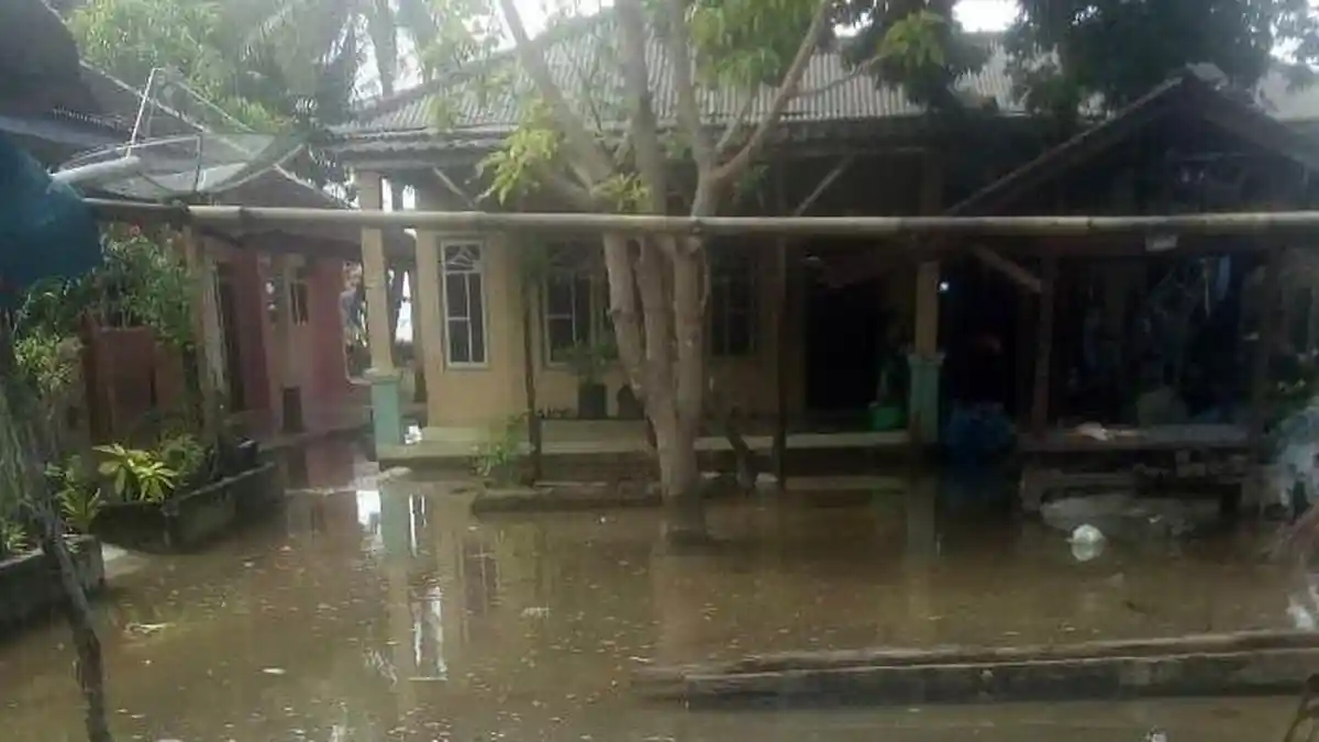 Banjir Rob Terjang Sejumlah Titik di Pulau Bawean Gresik, 4 Dusun Tergenang Air
